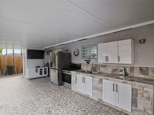 21695 SW 120th Ave, Miami FL 33170