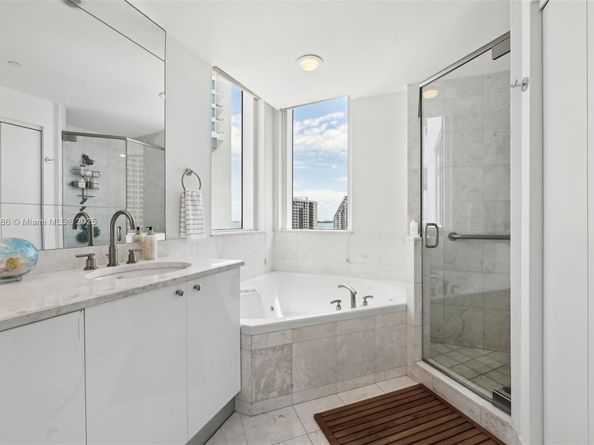 901 Brickell Key Blvd 1009, Miami FL 33131