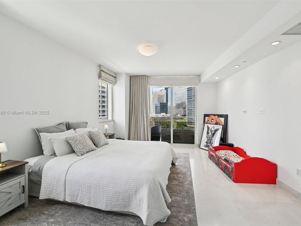 901 Brickell Key Blvd 1009, Miami FL 33131