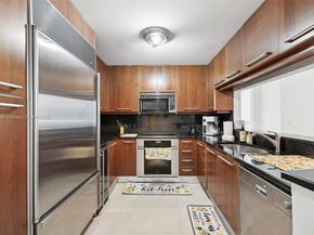 901 Brickell Key Blvd 1009, Miami FL 33131