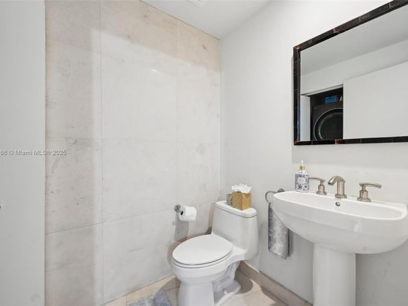 901 Brickell Key Blvd 1009, Miami FL 33131