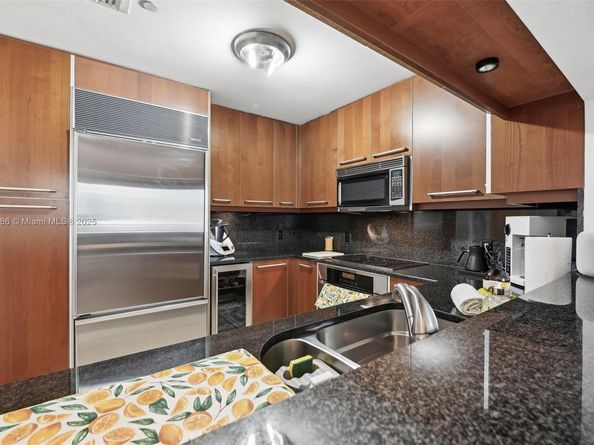 901 Brickell Key Blvd 1009, Miami FL 33131