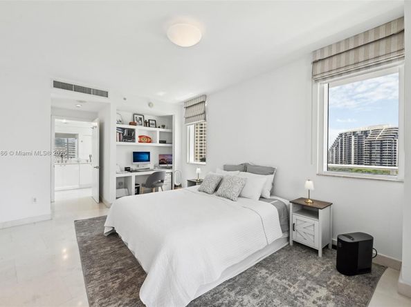 901 Brickell Key Blvd 1009, Miami FL 33131