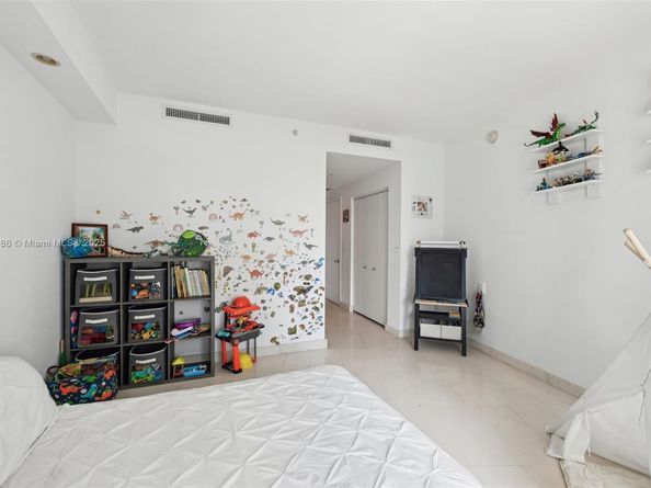 901 Brickell Key Blvd 1009, Miami FL 33131