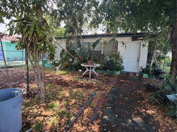 2327 Freedom St, Hollywood FL 33020