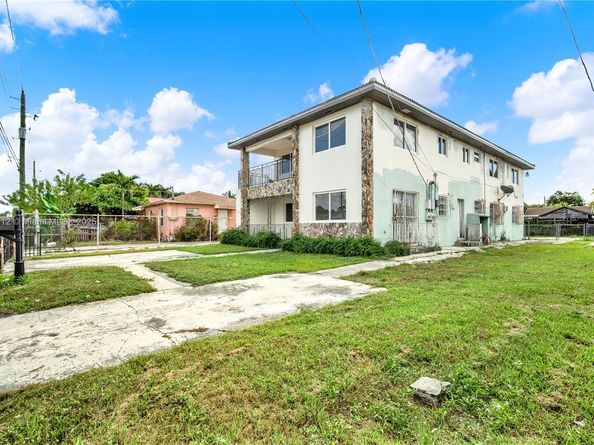 2974 NW 28th St, Miami FL 33142
