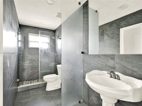 2974 NW 28th St, Miami FL 33142