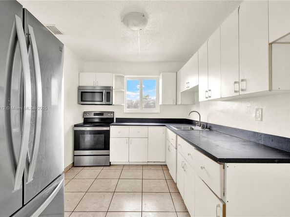 2974 NW 28th St, Miami FL 33142