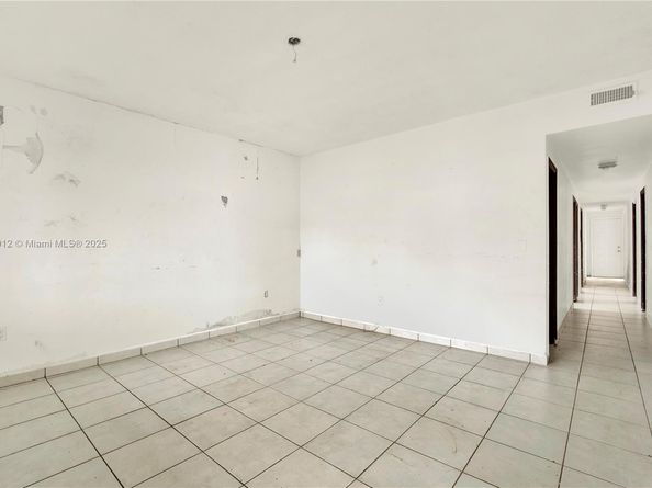 2974 NW 28th St, Miami FL 33142