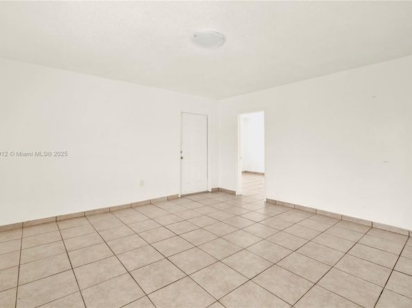 2974 NW 28th St, Miami FL 33142