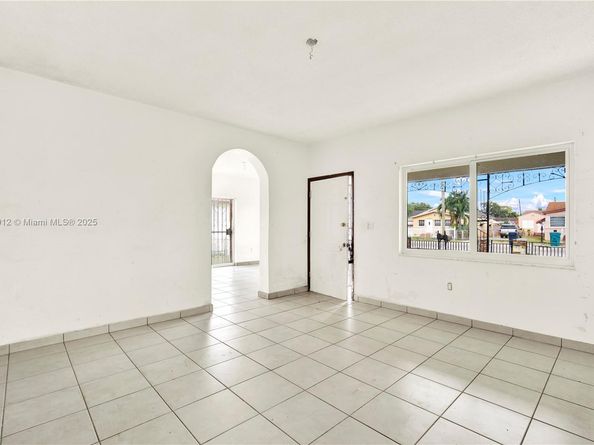 2974 NW 28th St, Miami FL 33142