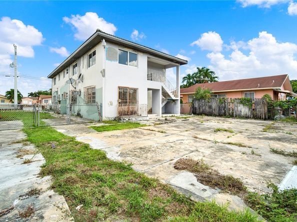 2974 NW 28th St, Miami FL 33142