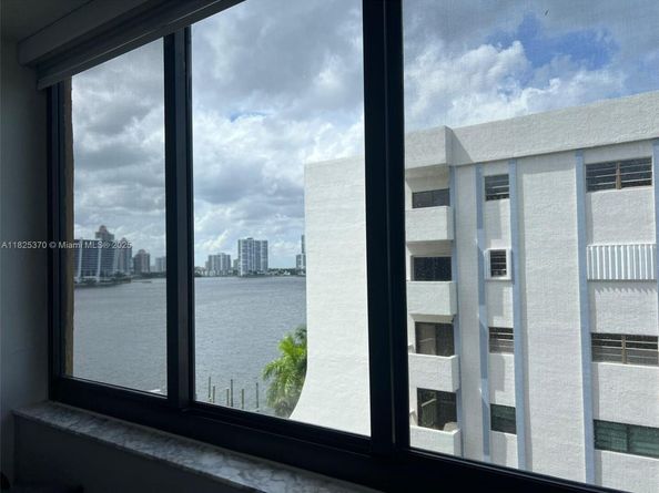 17878 N Bay Rd 507, Sunny Isles Beach FL 33160
