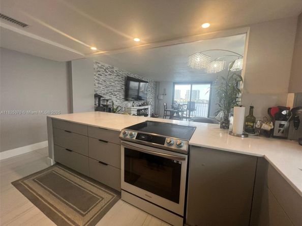 17878 N Bay Rd 507, Sunny Isles Beach FL 33160