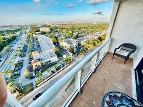 13499 Biscayne Blvd PH1705, North Miami FL 33181