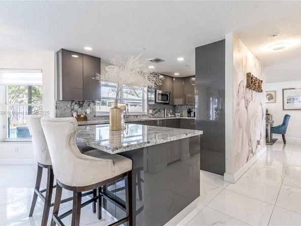 545 SW 180th Ave, Pembroke Pines FL 33029