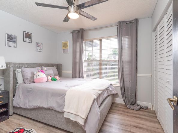 545 SW 180th Ave, Pembroke Pines FL 33029