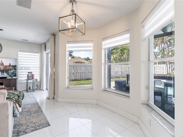 545 SW 180th Ave, Pembroke Pines FL 33029