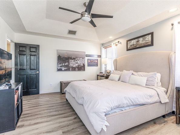 545 SW 180th Ave, Pembroke Pines FL 33029