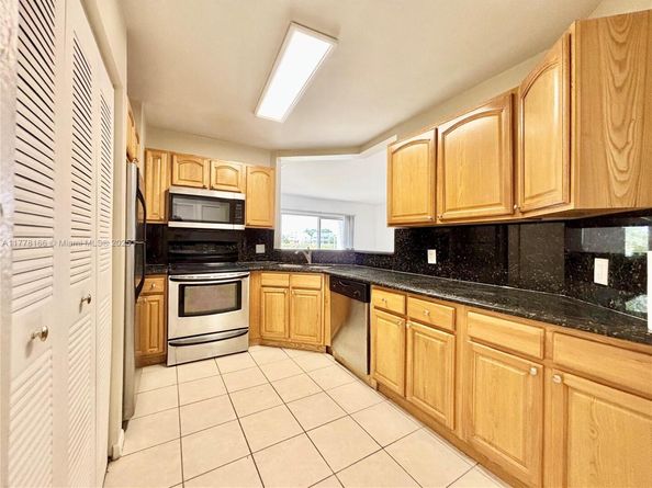 3449 NW 44th St 101, Oakland Park FL 33309