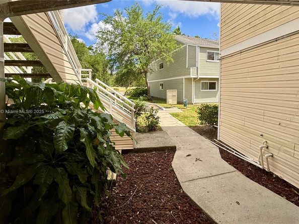 3449 NW 44th St 101, Oakland Park FL 33309