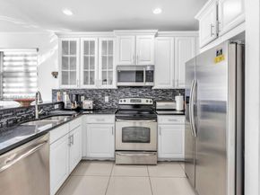 9860 NW 88th St, Doral FL 33178