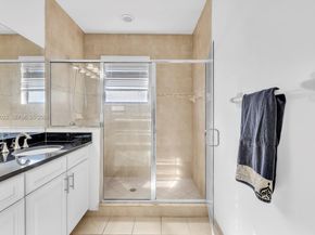 9860 NW 88th St, Doral FL 33178