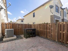 9860 NW 88th St, Doral FL 33178