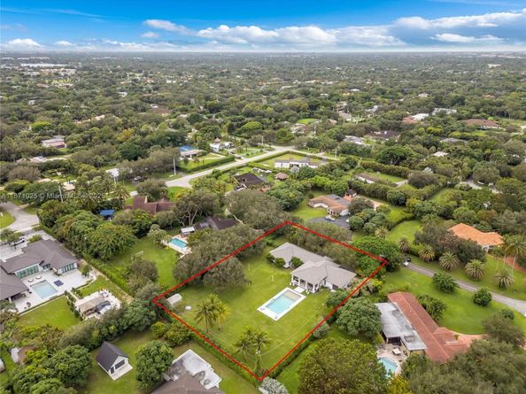 11835 SW 91st Ave, Miami FL 33176