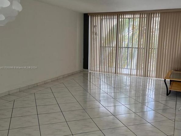 1075 NE Miami Gardens Dr 205, Miami FL 33179