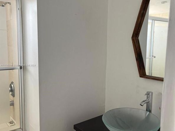 1075 NE Miami Gardens Dr 205, Miami FL 33179