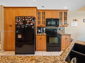 600 E Cypress Pointe Dr E, Pembroke Pines FL 33027