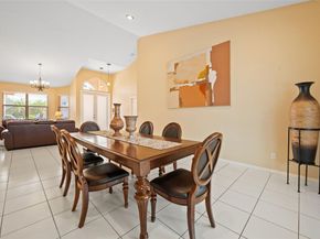 600 E Cypress Pointe Dr E, Pembroke Pines FL 33027