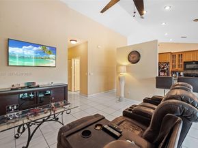 600 E Cypress Pointe Dr E, Pembroke Pines FL 33027