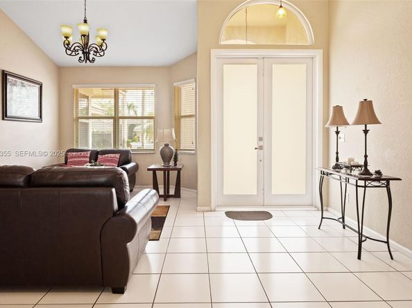 600 E Cypress Pointe Dr E, Pembroke Pines FL 33027