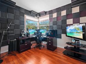 600 E Cypress Pointe Dr E, Pembroke Pines FL 33027