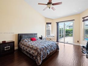 600 E Cypress Pointe Dr E, Pembroke Pines FL 33027