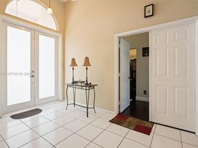 600 E Cypress Pointe Dr E, Pembroke Pines FL 33027