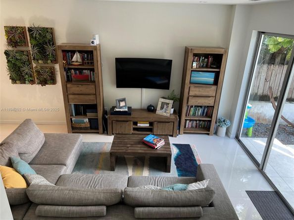 3071 Orange St, Miami FL 33133