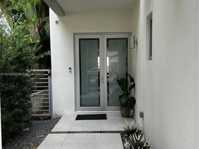 3071 Orange St, Miami FL 33133