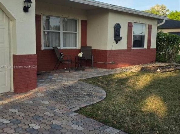 10935 Gable St, Boca Raton FL 33428