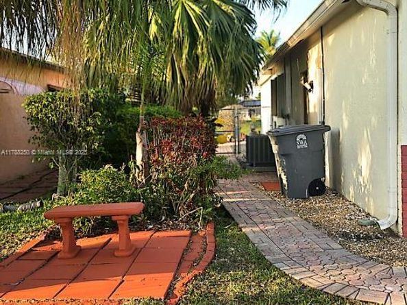 10935 Gable St, Boca Raton FL 33428