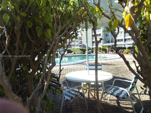 410 SE 2nd St 102, Hallandale Beach FL 33009