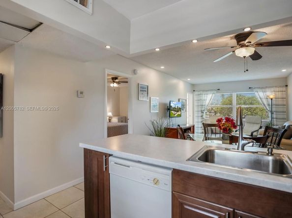 3506 NW 49th Ave 511, Lauderdale Lakes FL 33319