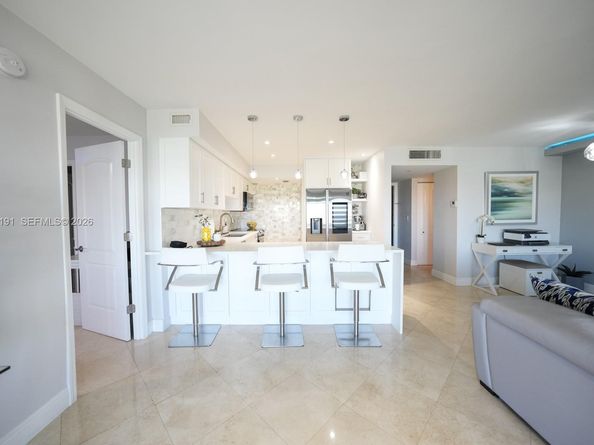 200 Diplomat Pkwy 827, Hallandale Beach FL 33009
