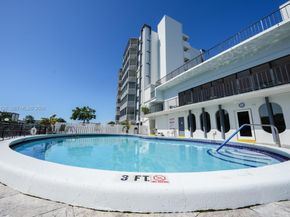 200 Diplomat Pkwy 827, Hallandale Beach FL 33009