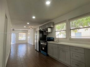 8 S C St, Lake Worth FL 33460