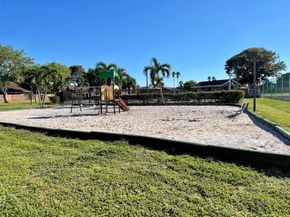 6736 NW 192nd Ln 6736, Hialeah FL 33015