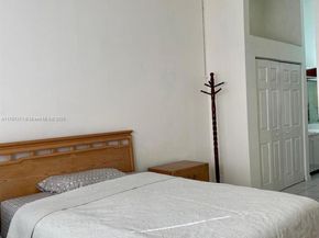 6736 NW 192nd Ln 6736, Hialeah FL 33015