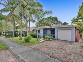 208 SW 2nd Ave, Hallandale Beach FL 33009